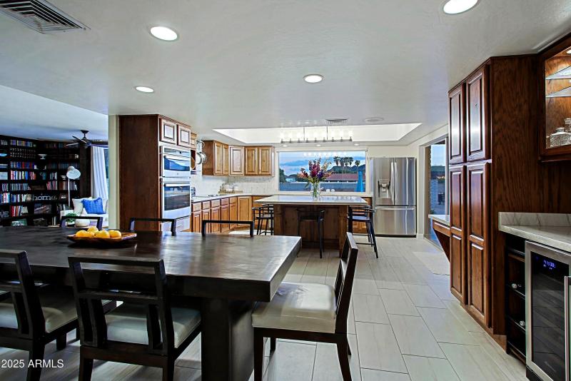 Dining kitchen