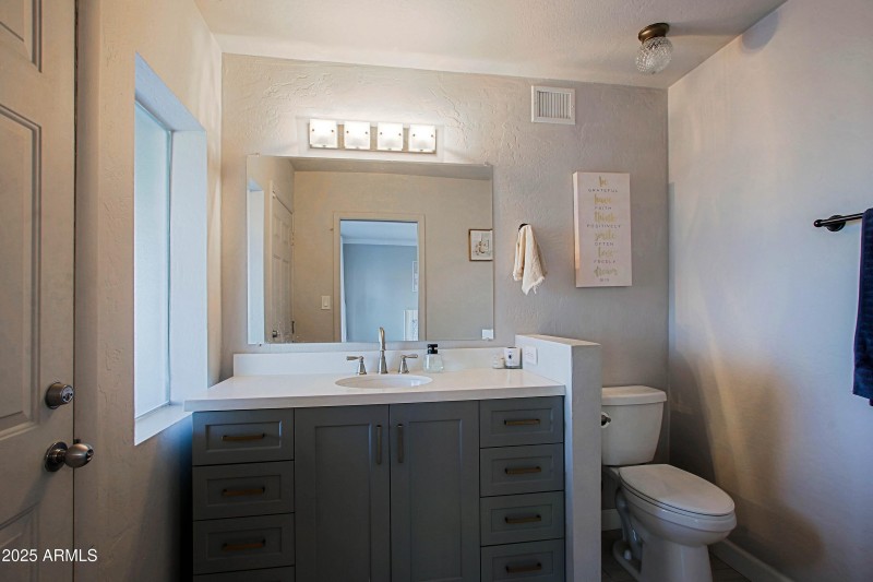 Guest bathroom 2
