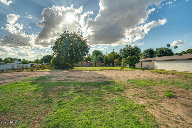 3-web-or-mls-5704 N 11th Ave--3