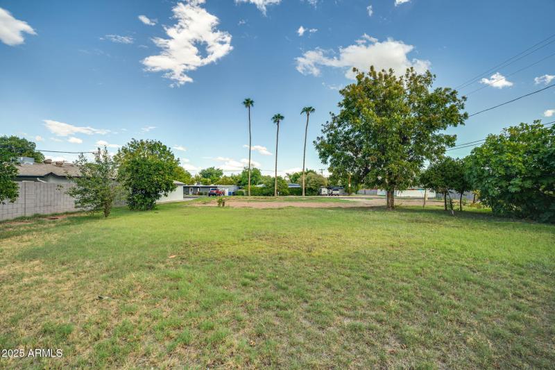 6-web-or-mls-5704 N 11th Ave--6