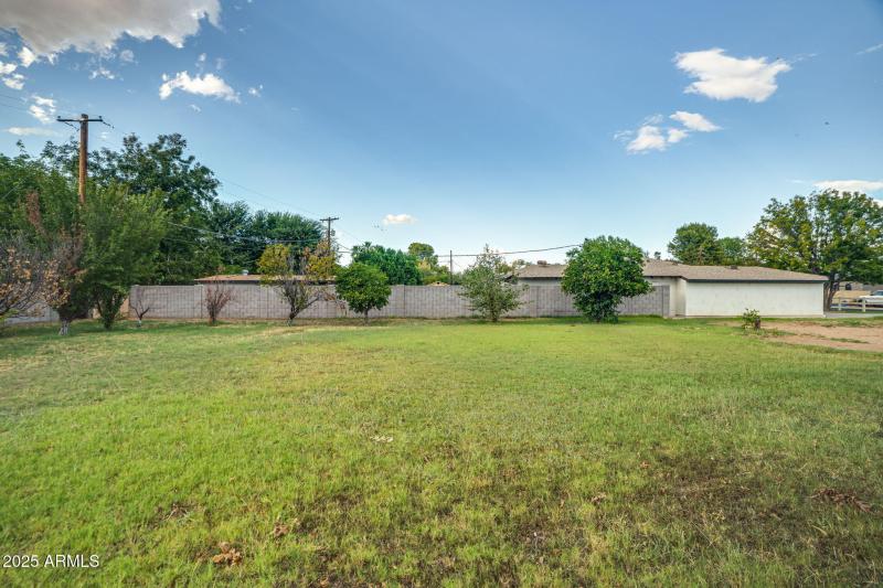 8-web-or-mls-5704 N 11th Ave--8