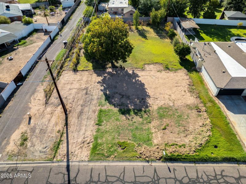 12-web-or-mls-5704 N 11th Ave--12