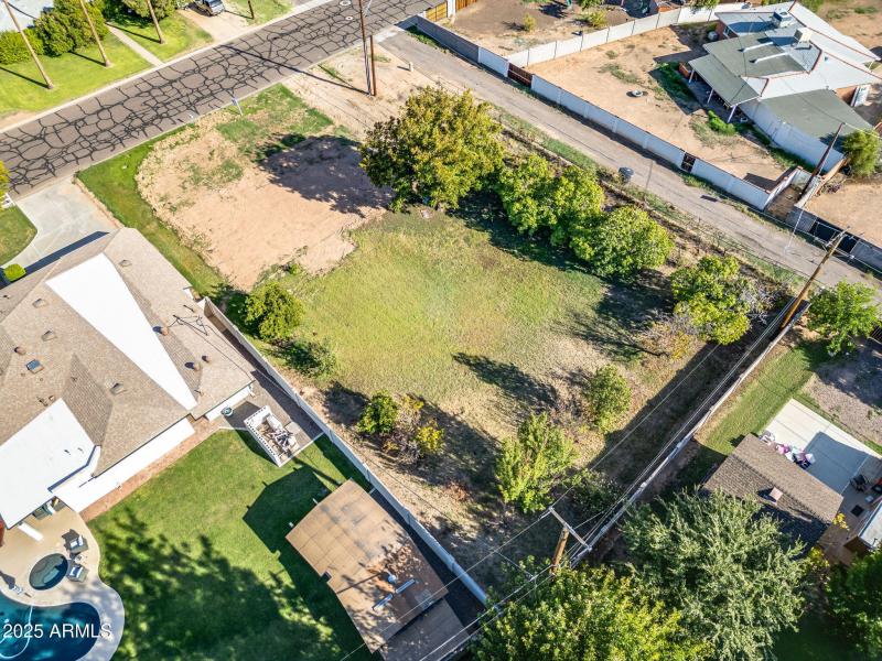 18-web-or-mls-5704 N 11th Ave--18