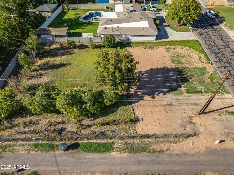 25-web-or-mls-5704 N 11th Ave--25