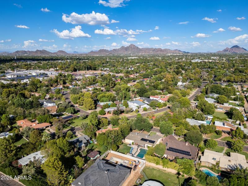 29-web-or-mls-5704 N 11th Ave--29