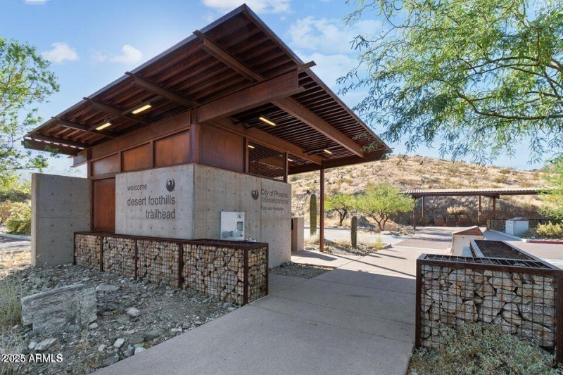 441 W Desert Flower Lane