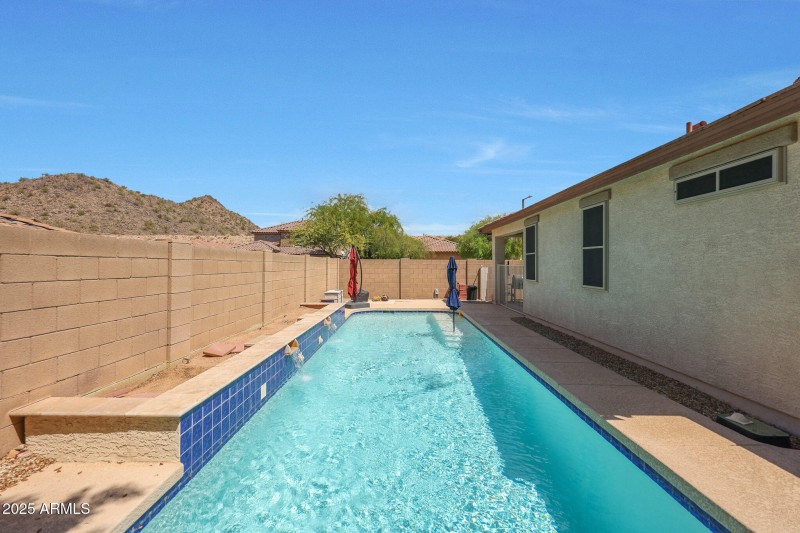 Pool w/ Multi-Color LED Lighting