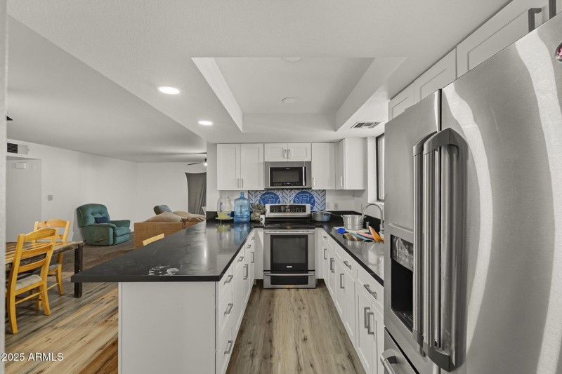 large-019935a7-40e7-70ba-89bf-136968f1be