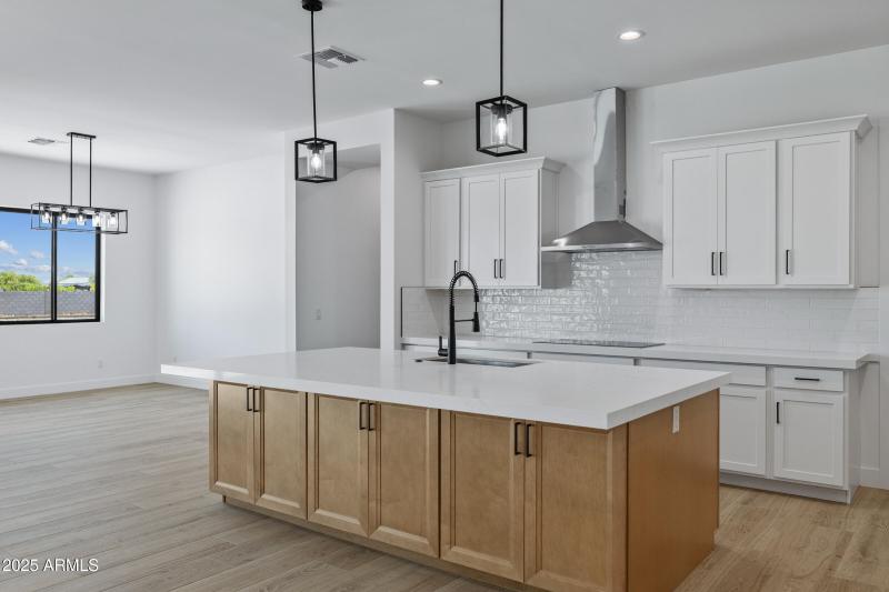 3933 E Freeman Ln-15