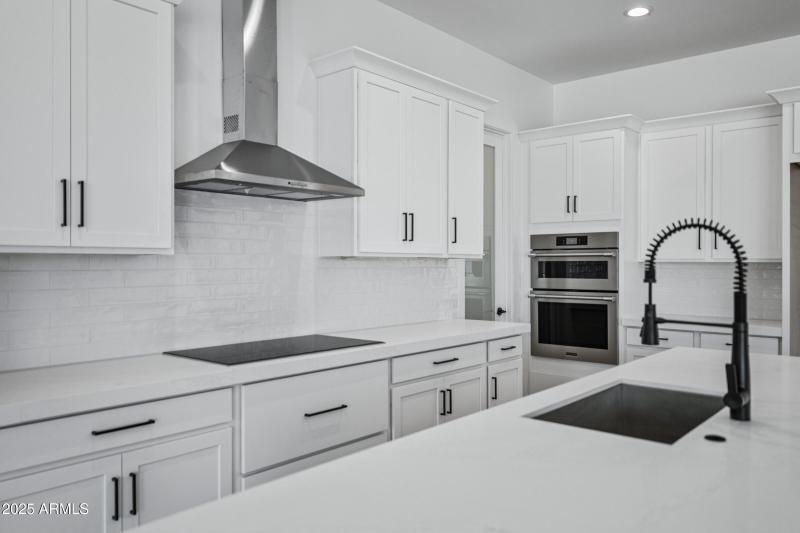 3933 E Freeman Ln-17