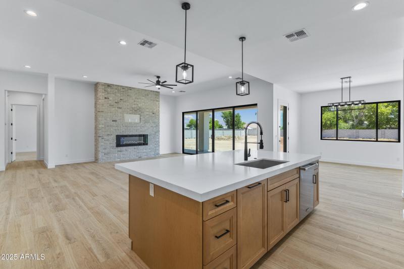 3933 E Freeman Ln-20