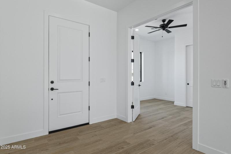 3933 E Freeman Ln-21