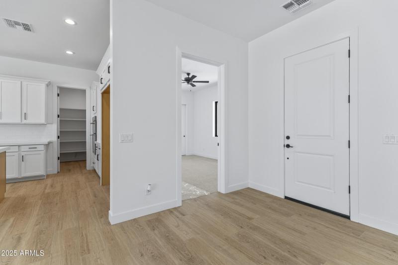 3933 E Freeman Ln-24