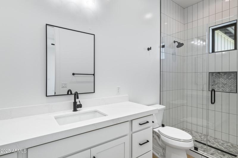 3933 E Freeman Ln-28