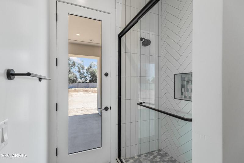 3933 E Freeman Ln-38