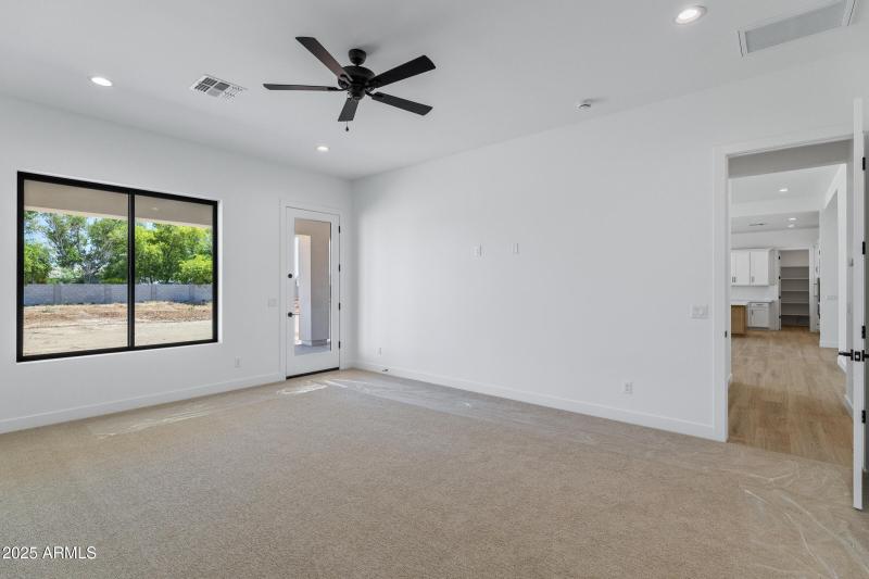 3933 E Freeman Ln-41