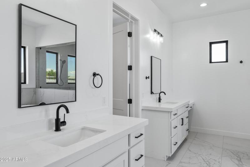 3933 E Freeman Ln-42