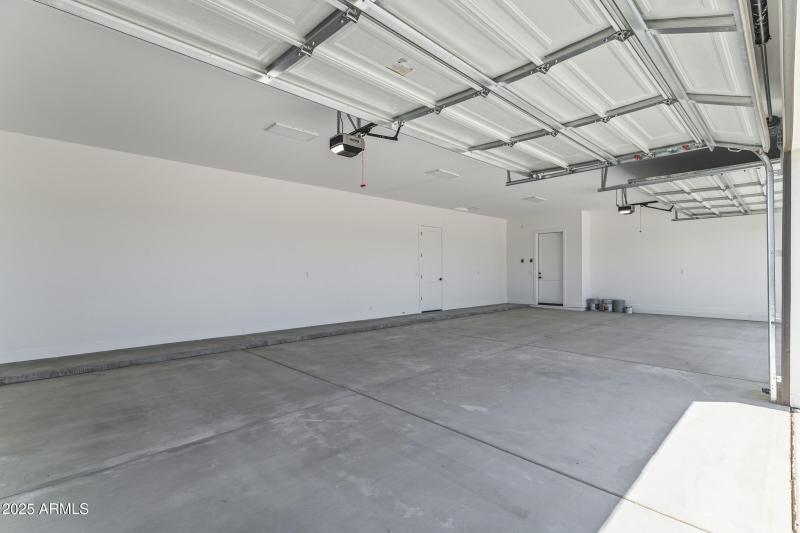 3933 E Freeman Ln-48