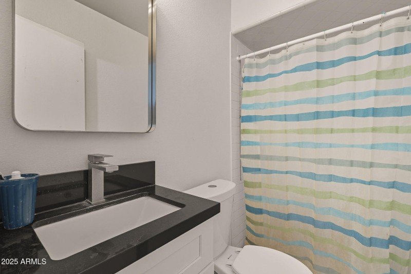 large-019935a7-44af-70c5-b33a-ff729a8810