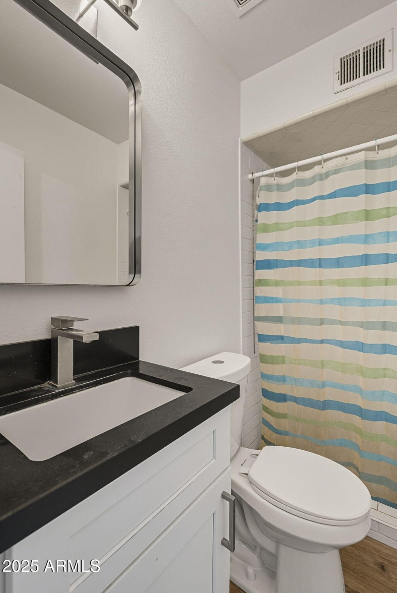 large-019935a7-44f3-72c4-ae6b-8643d63008