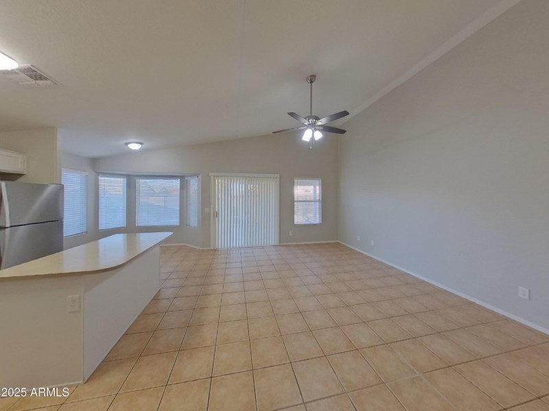 4_pc_9s4iUyeCRD_c1G8zAxUu7_layout_0