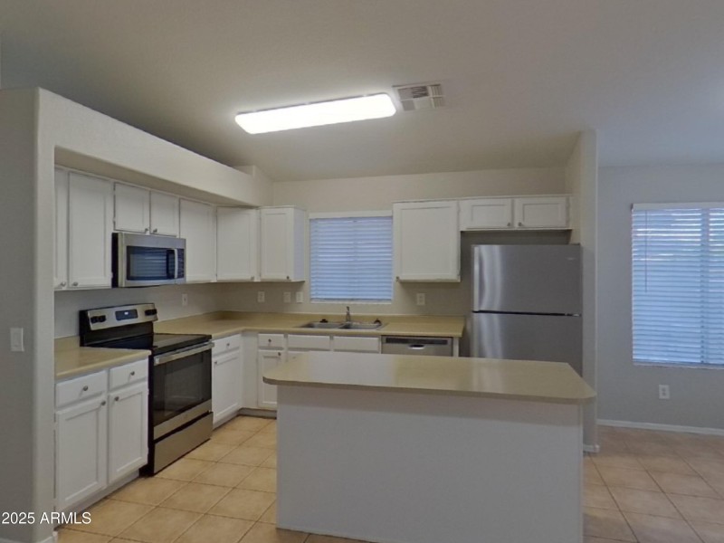 8_pc_9s4iUyeCRD_GzMbD0WiVg_other_room_Jg