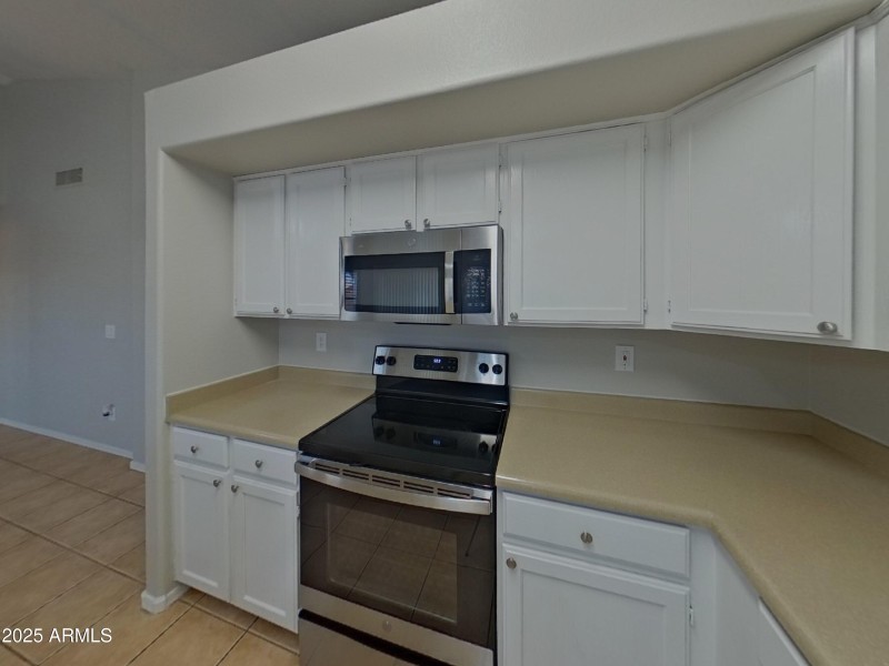 9_pc_JgPMHcwsYU_aiaufHxsbZ_layout_0