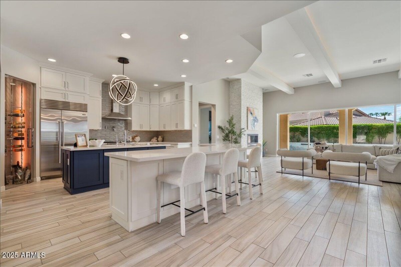 Grand Kitchen