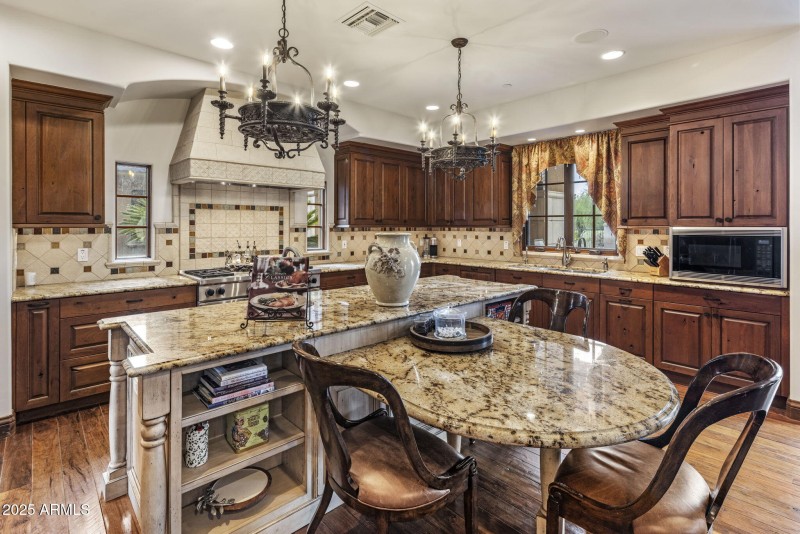 Built-in casual dining