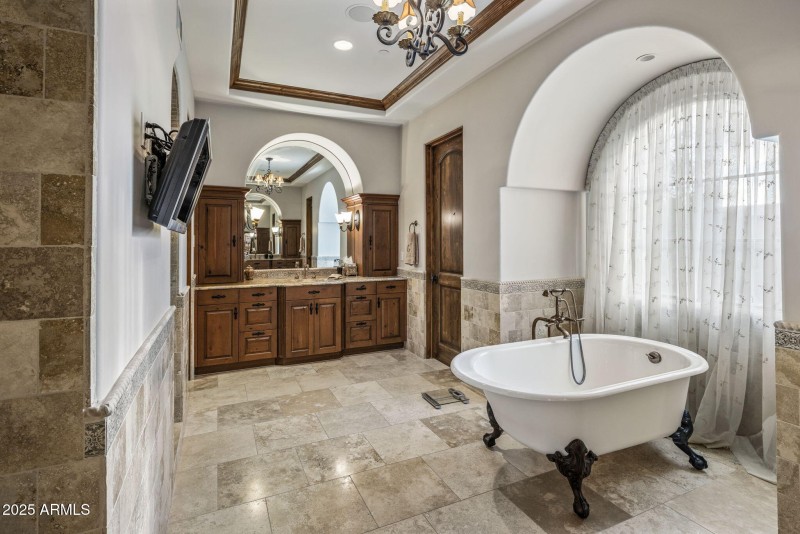 Spacious primary bath