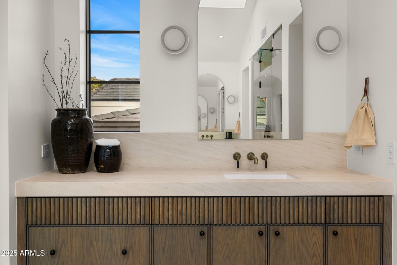 Vanity Detail