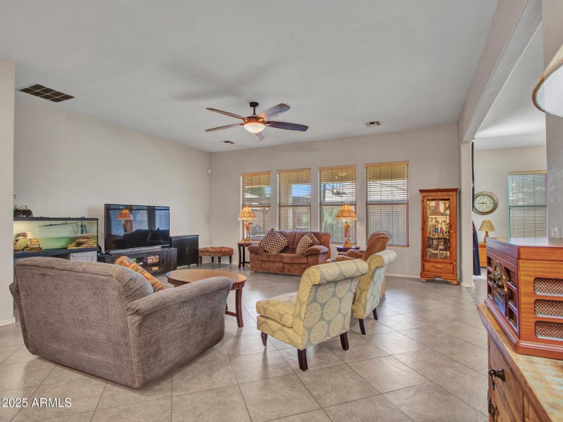 04-Living-room-(2)