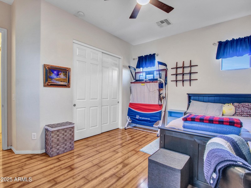 11-Bedroom--(2)