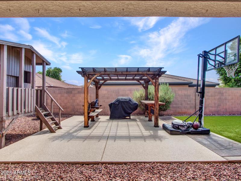 14-Backyard-(3)