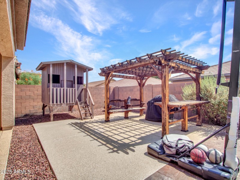 14-Backyard-(4)