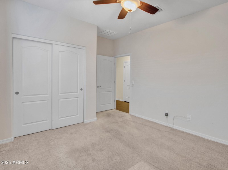 08-Bedroom-(2)