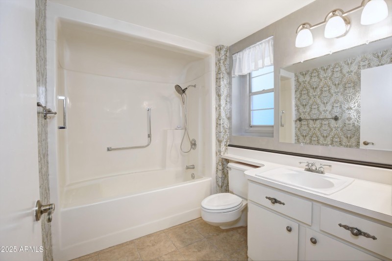 Full Bathroom