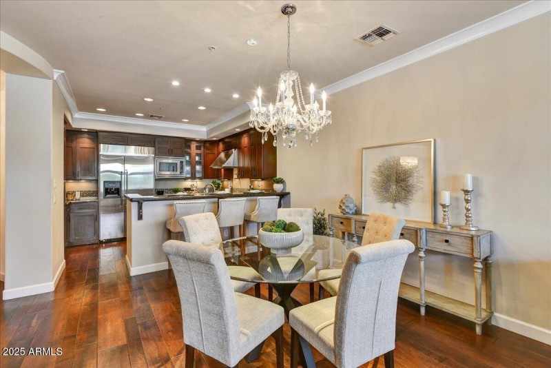 09-Dining_Kitchen