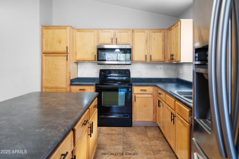 44355WOsterDr-14-VirtuallyDe-Staged