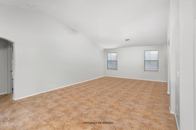 44355WOsterDr-19-2-VirtuallyDe-Staged