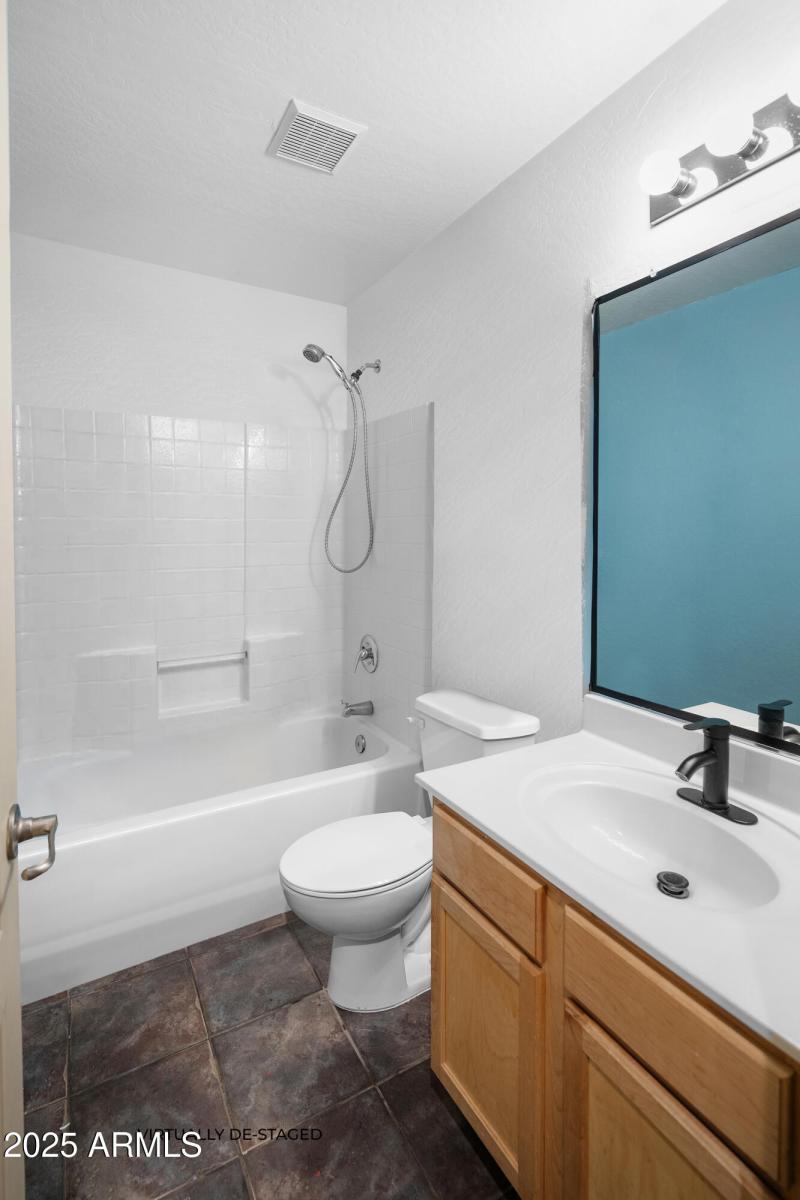 44355WOsterDr-36-VirtuallyDe-Staged