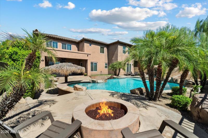 Fire Pit / Backyard