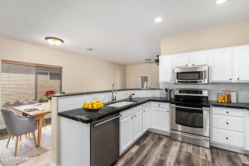 16-Breckenridge - Dining Room - Scandina