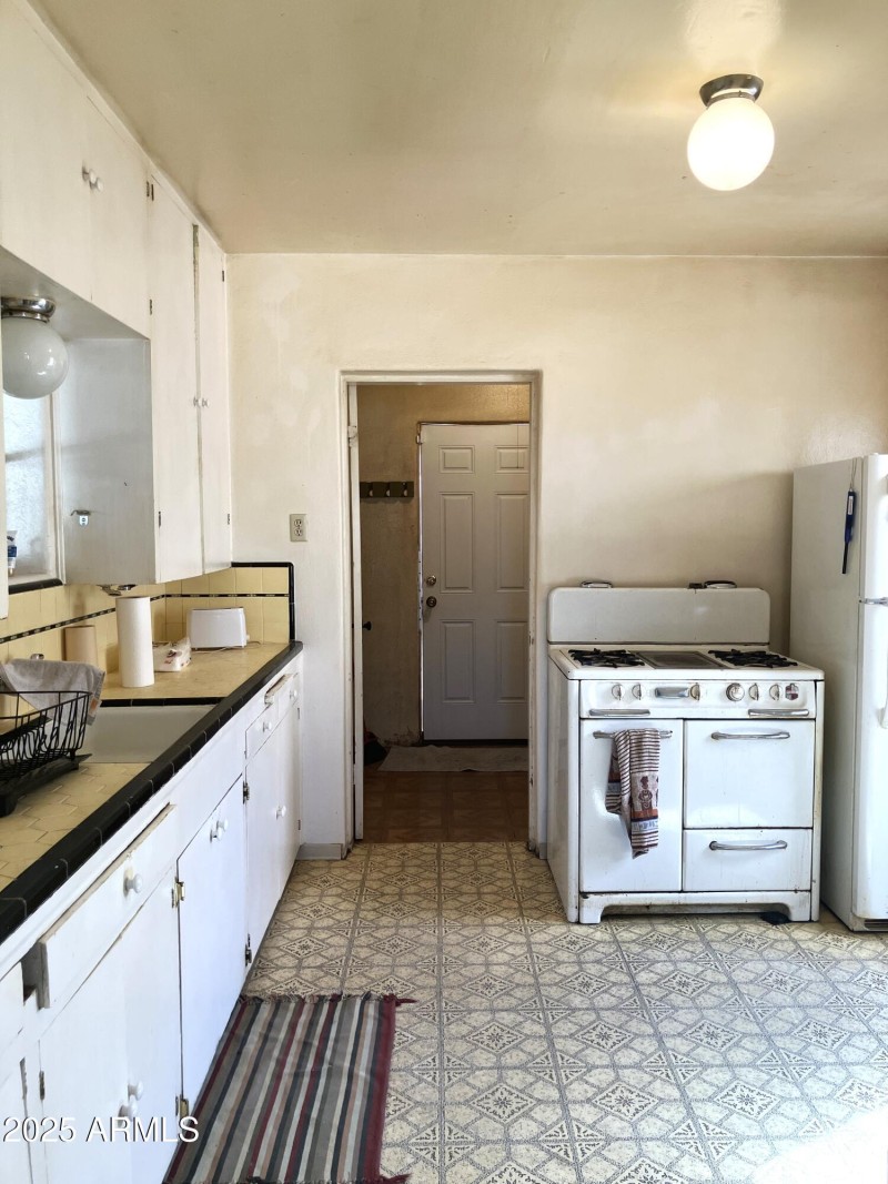 Large, Eat-In Kitchen off Dining Room