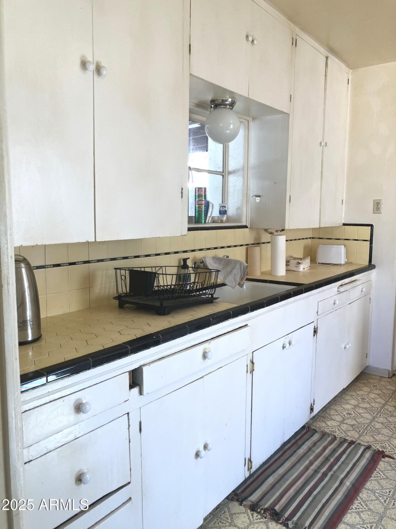 Large, Eat-In Kitchen off Dining Room