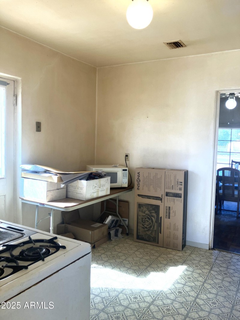 Large, Eat-In Kitchen