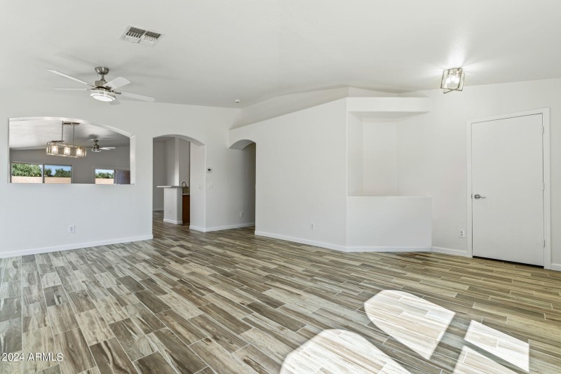 8-web-or-mls-Done Interior-27