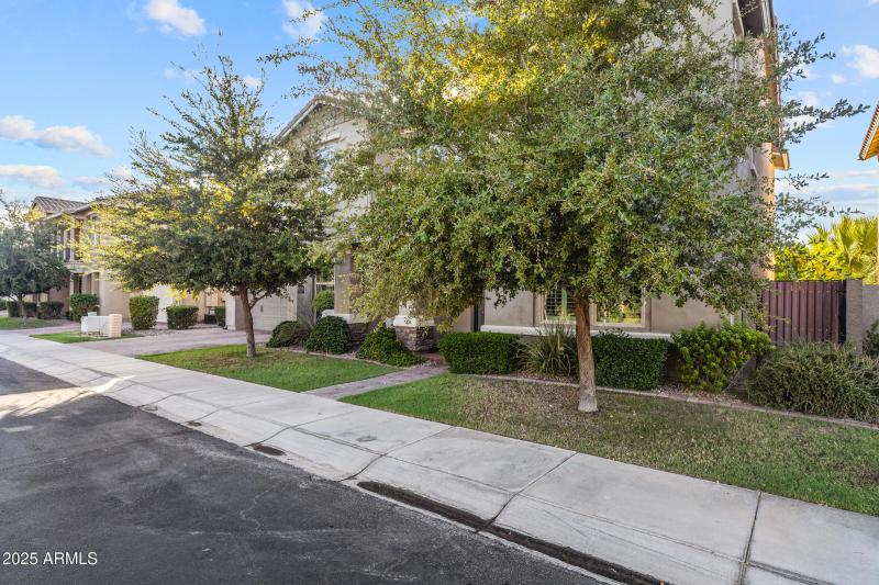 4322 S Gardenia Dr