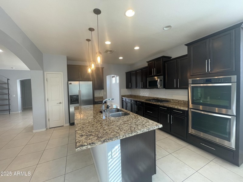 5705E56A-ADF8-46E2-9E9D-5B6BA6A8528E