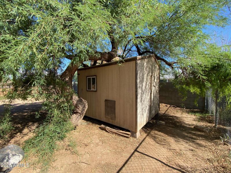 05 shed